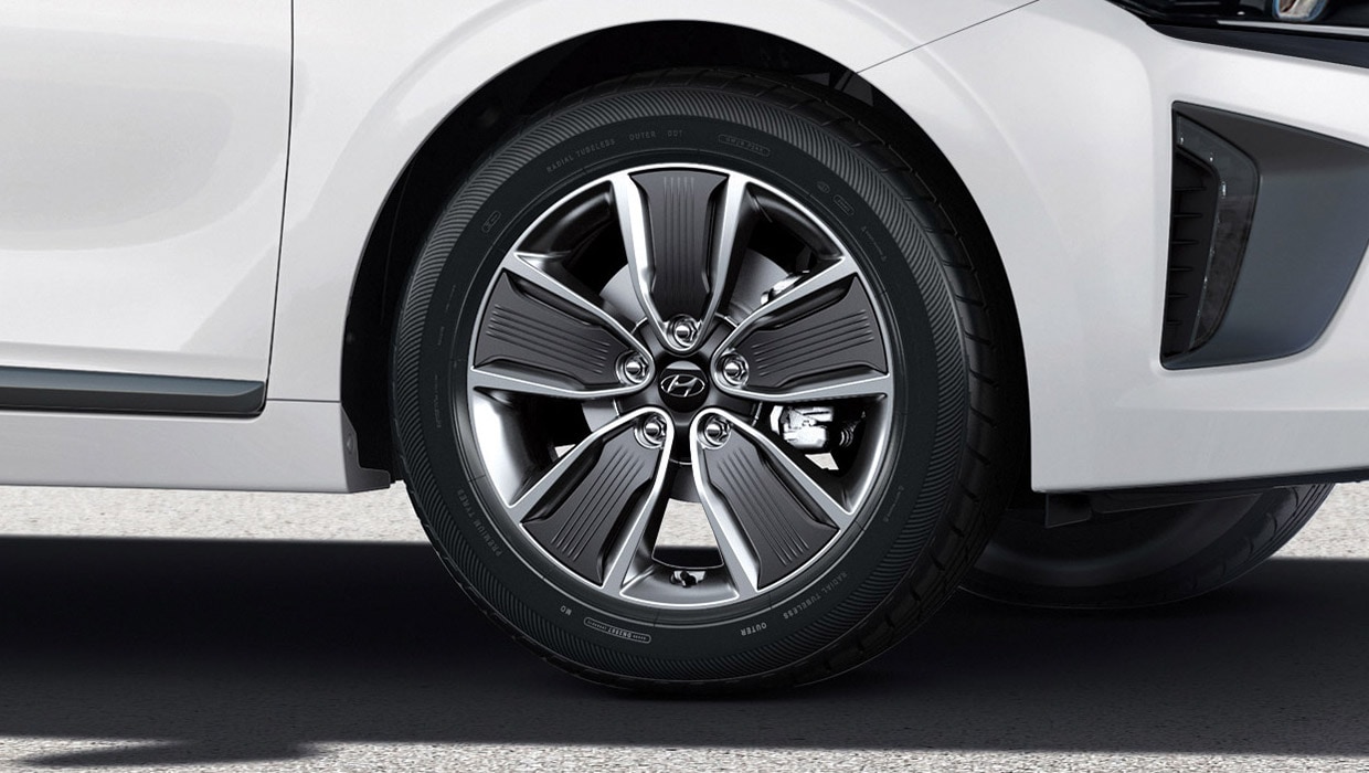 Available 17” alloy wheels Expand thumbnail